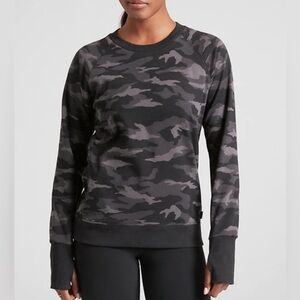 ATHLETA Triumph Black Camo Printed Crewneck Sweatshirt Size xs